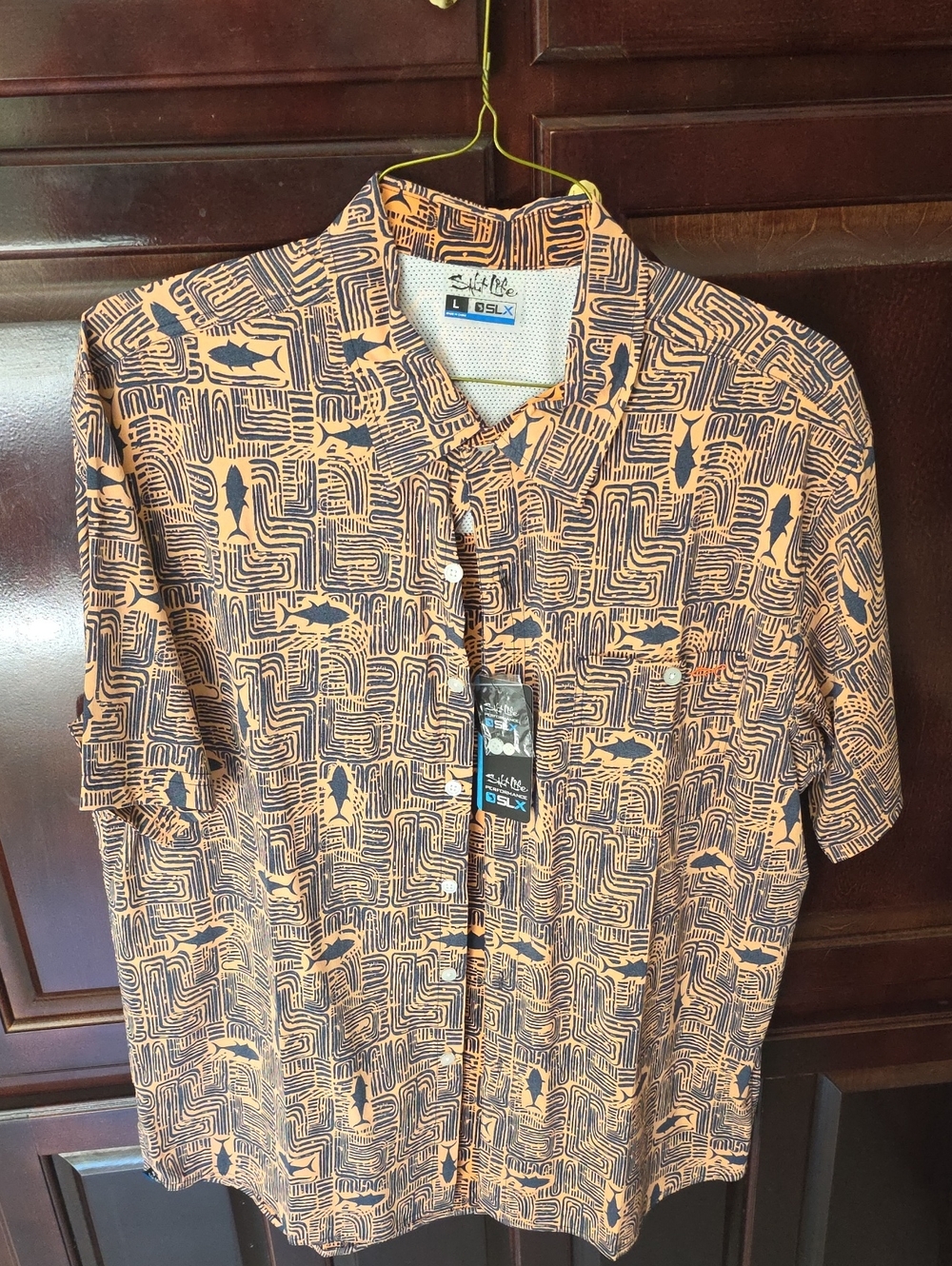 Salt Life Men's Short Sleeve Print Shirt - Navy & Tan Maze Fish